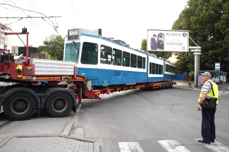 До Вінниці прибули перші швейцарські трамваї більшої місткості