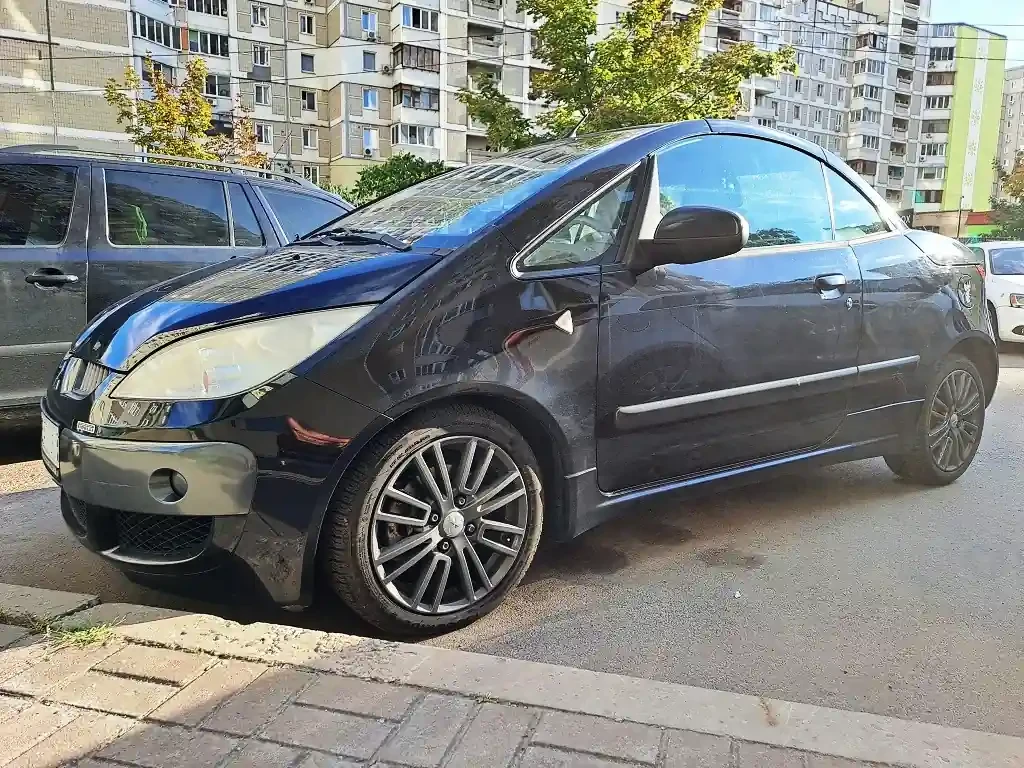 В Киеве замечен редкий купе-кабриолет от Pininfarina