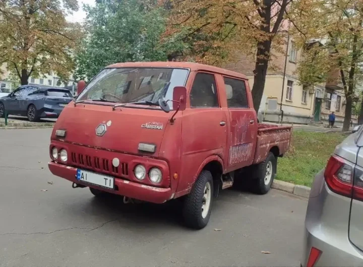 У Києві помічено раритетний Nissan Cabstar 1980 року