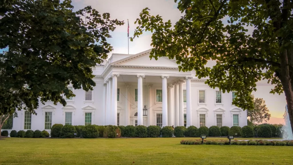 Суд скасував заборону Трампа на акредитацію CNN, MS NOW і Politico у Білому домі