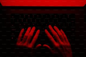 Шахрайський онлайн-переказ: банківські реквізити, листування та цифровий слід